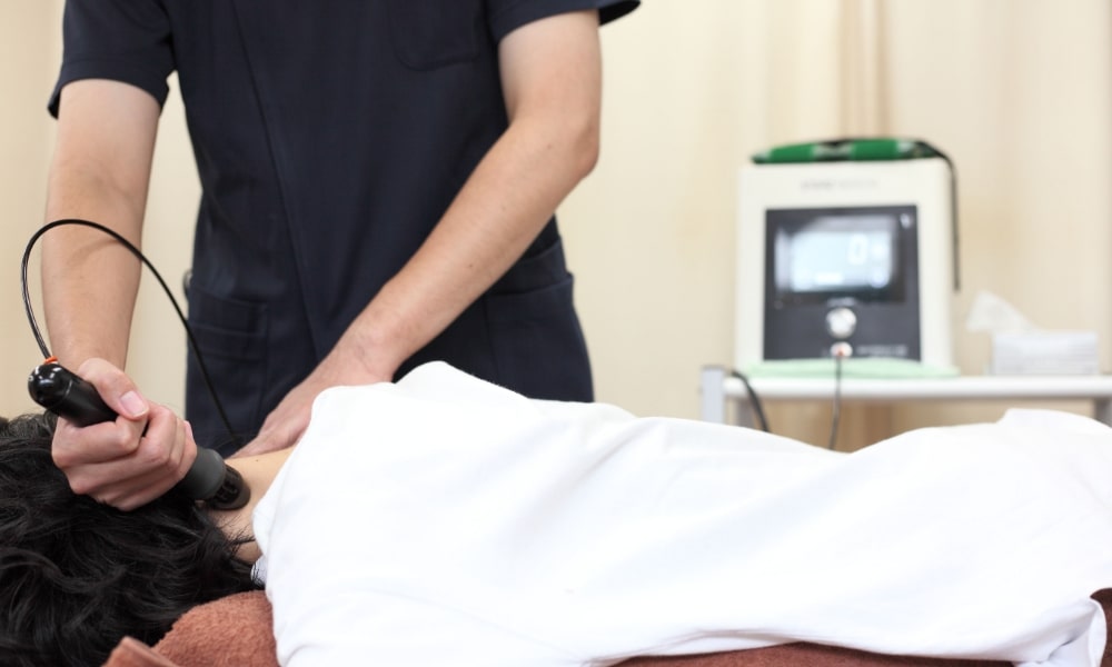 首コリへの最新機器の治療機器