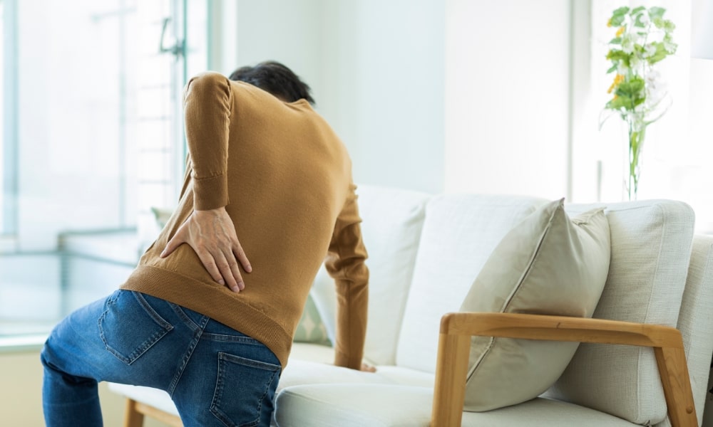 ぎっくり腰で立てない人